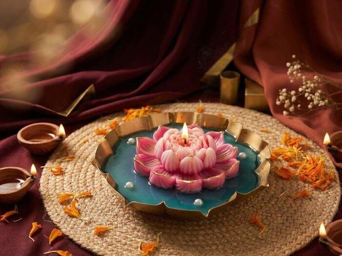 Lotus urli candle