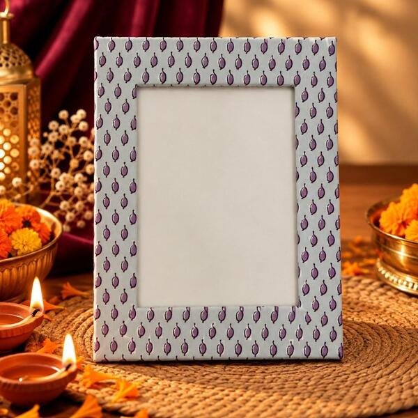 Lilac buti photo frame